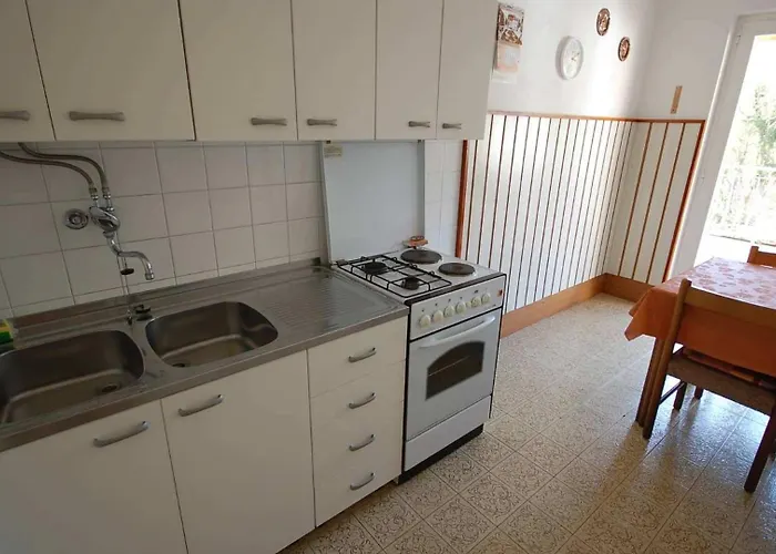 Appartement By The Sea Njivice, Krk - 21870 *