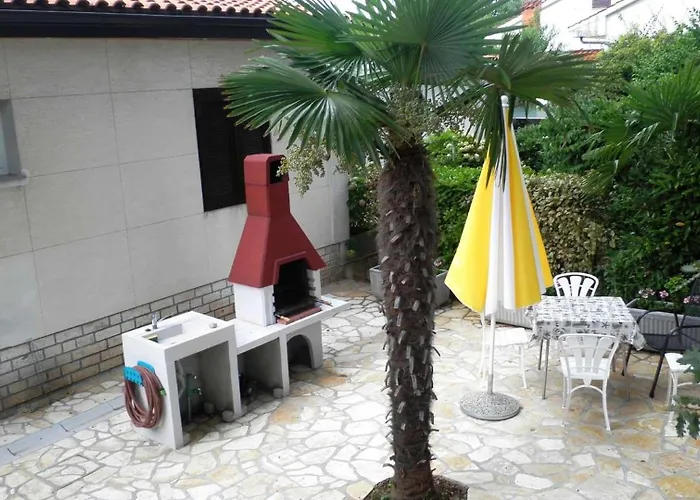 Appartement By The Sea Njivice, Krk - 21870