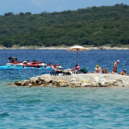 Appartement By The Sea Njivice, Krk - 21870 *